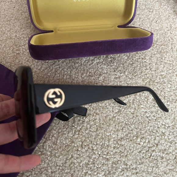 Excellent condition Gucci sunglasses - Picture 2 of 3